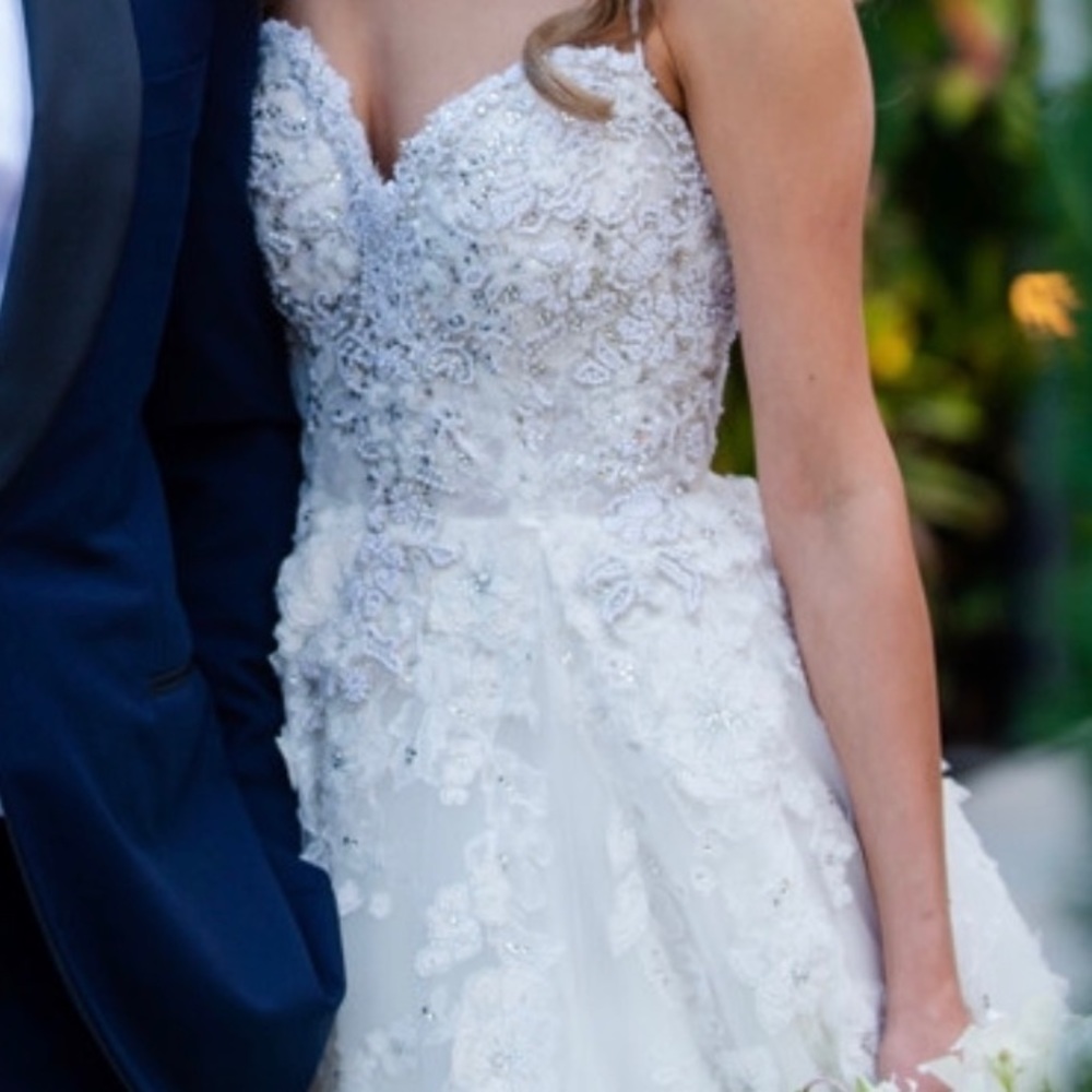 Wedding gown - Picture 3 of 8